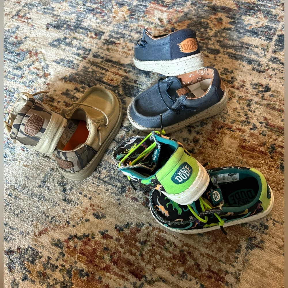 Toddler hey dudes
